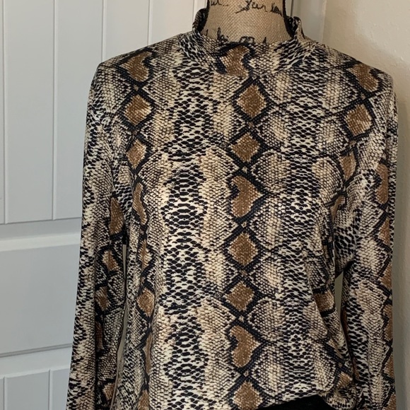 Snake Print Mock Neck L/S - Picture 3 of 3